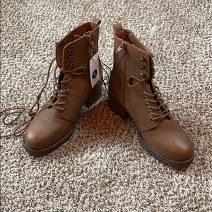 NWT Size 9 Brown Combat Boots